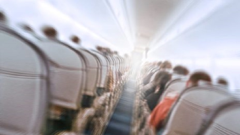 Un médecin juge « inutiles » les tests de Covid-19 dans les aéroports