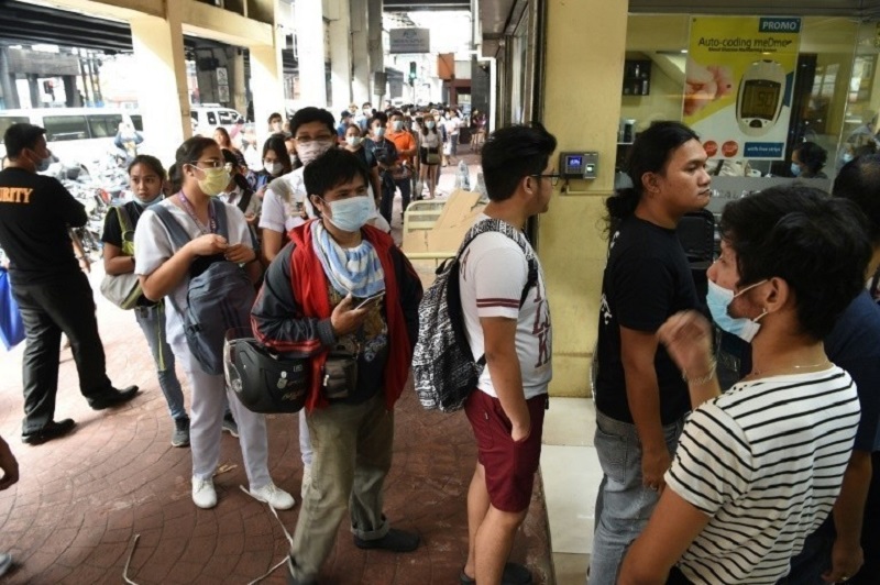 Coronavirus : un premier décès signalé en dehors de la Chine