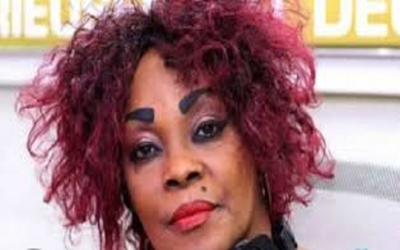 Dj Arafat : Tina glamour en pleurs sur la tombe de son fils ; ce qui s’est passé