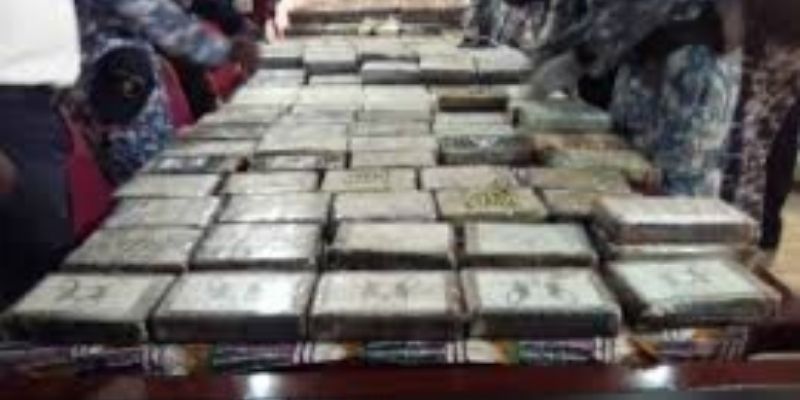 Côte d’Ivoire : environ 411 kg de cocaïnes saisis au large d’Abidjan