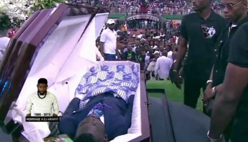 Côte d’Ivoire : le corps de Ange Didier Houon (Dj Arafat) exposé au public !