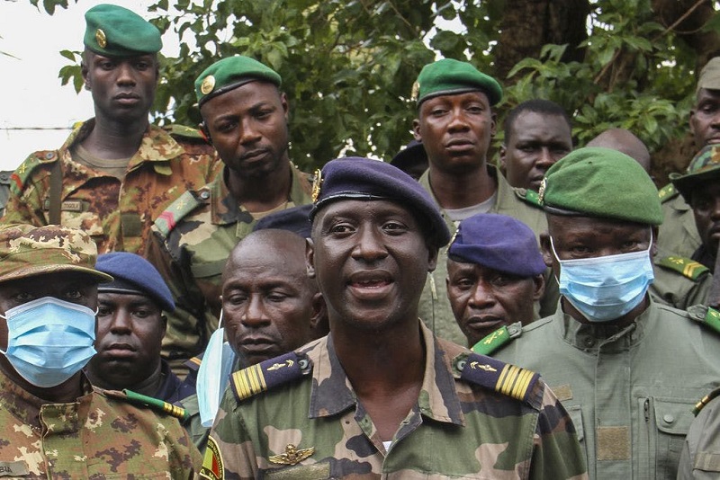 Coup d’Etat au Mali : la junte ignore la Cédéao et annonce la mise en place d’un président de transition