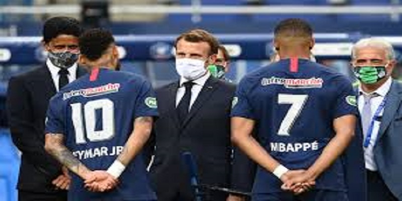 Coupe de France : de quoi ont discuté Mbappé et Emmanuel Macron avant la finale?