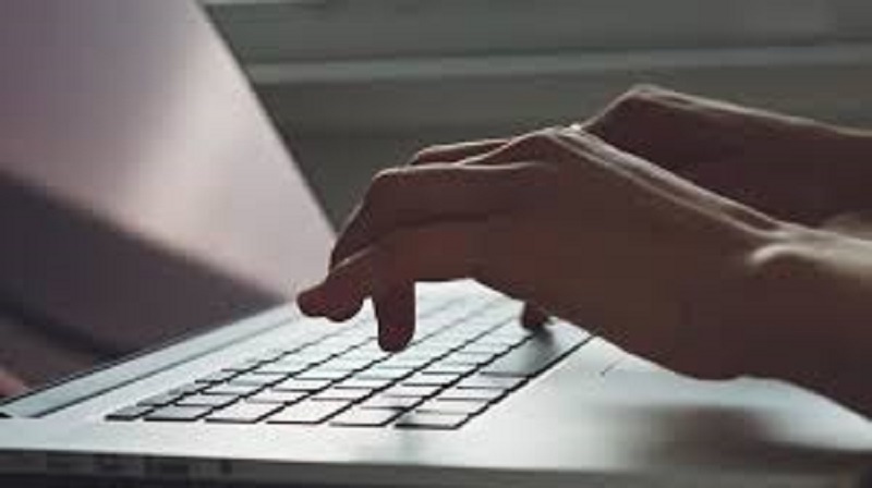 Cours en ligne : quand un enseignant s’énerve de la réaction « impolie » des étudiants (audio)