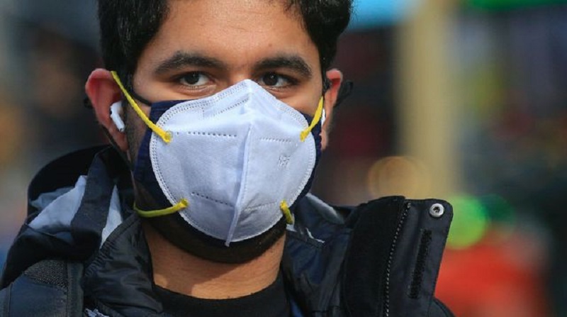 Covid-19 : Porter 2 masques l’un sur l’autre est-il plus efficace ?