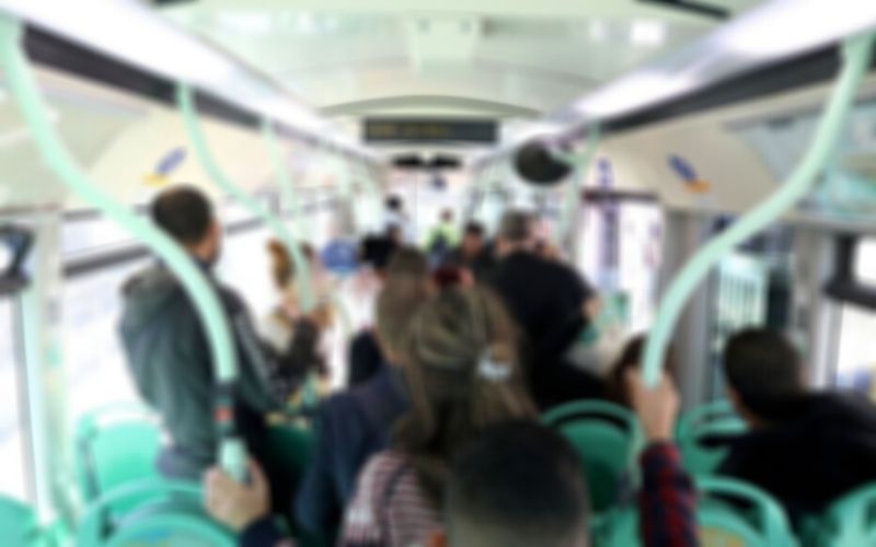 Covid-19 : elle reçoit une gifle pour avoir rappelé le port obligatoire de masque