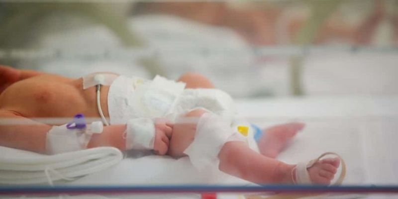 Covid-19 : la colère d’un père après l’infection de son nouveau-né de 18 mois