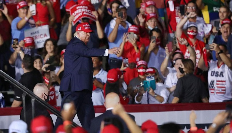 Covid-19 : les meetings de Trump pourraient avoir causé la mort de 700 personnes
