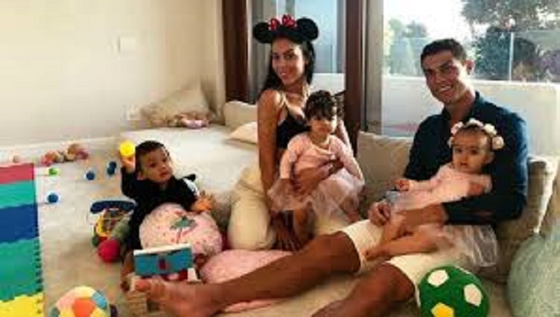 Cristiano Ronaldo affiche sa famille nombreuse