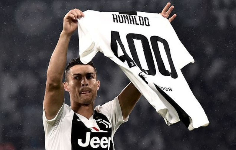 Cristiano Ronaldo entre dans la légende (Photo)