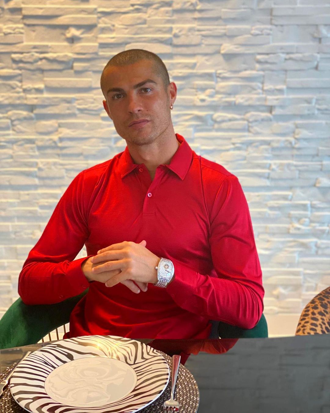 Cristiano se déchaîne : il dégaine sa montre de plus de 900 millions FCFA (photos)