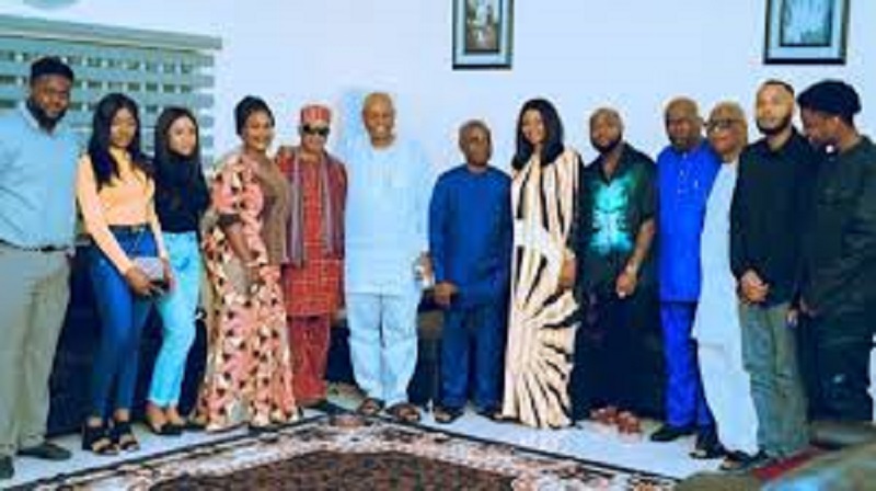 De retour des obsèques de DJ Arafat, Davido fait une annonce surprenante