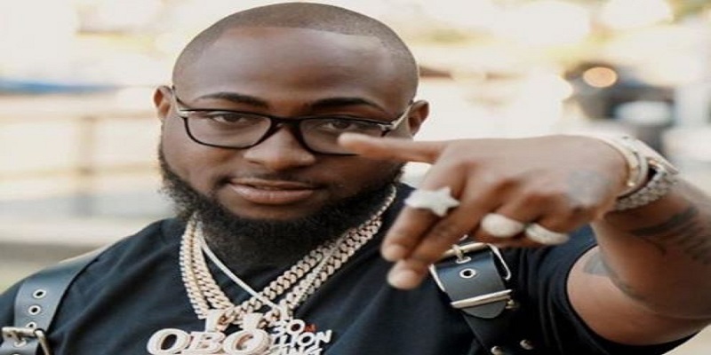 Davido réagit à une magnifique peinture de lui sur un billet d’un dollar