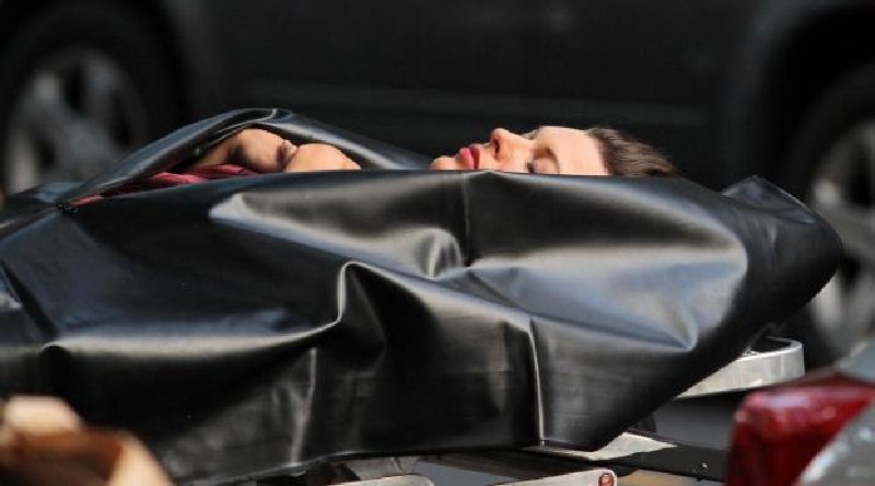 Déclarée morte, elle se réveille dans un sac  mortuaire
