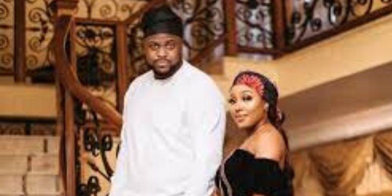 « Depuis que Kani est devenue ma femme, mes bénédictions ont triplé », dixit le frère aîné de Davido, Adewale Adeleke
