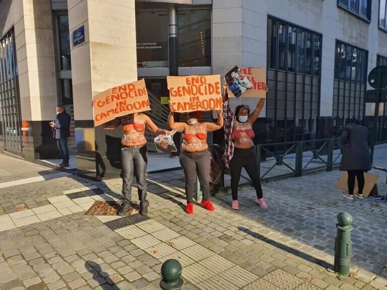 Paul Biya : des femmes grondent contre le président camerounais à Bruxelles