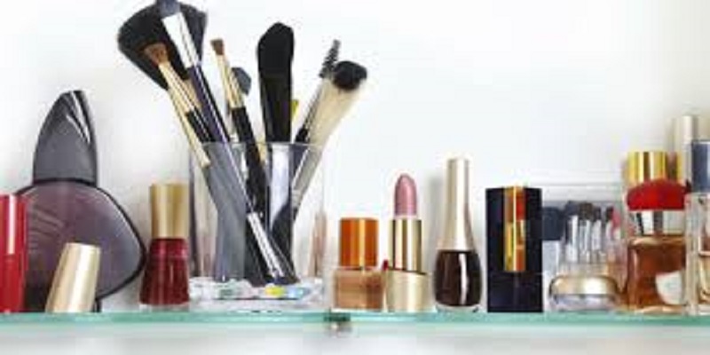 Des composants «toxiques» dans certains produits cosmétiques, alerte « 60 millions de consommateurs »