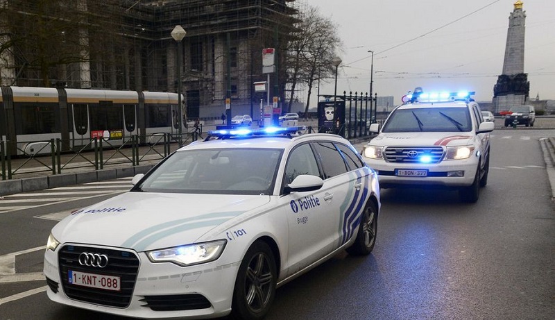 États-Unis : un présumé braqueur à genoux abattu par la police