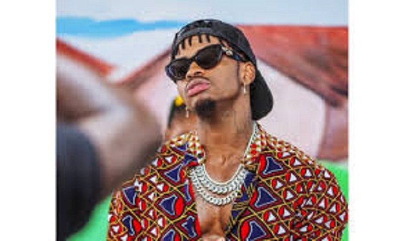 Diamond Platnumz dévoile de rares clichés de lui en compagnie de son fils(photo)