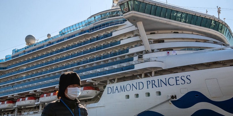 Coronavirus : aucun pays ne veut accueillir le bateau de croisière mis en quarantaine au Japon
