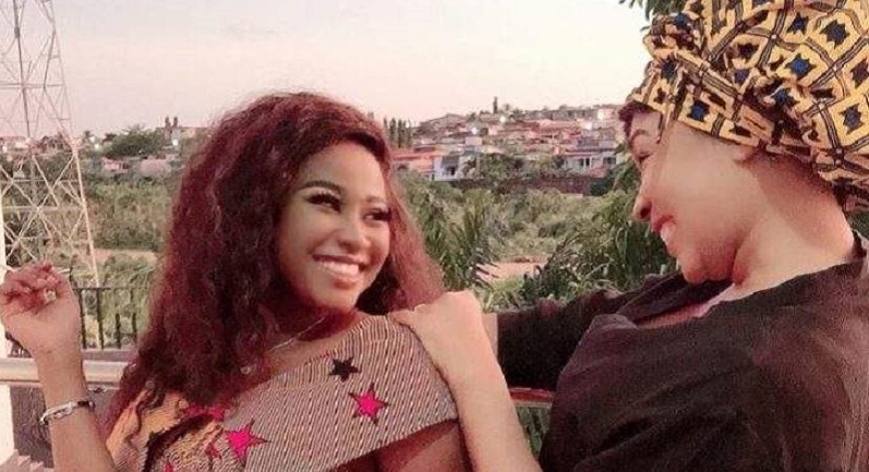 Dj Arafat : grosse polémique après une rencontre entre Carmen Sama et Emma Lohoues, 2 ex-compagnes du Daïshikan