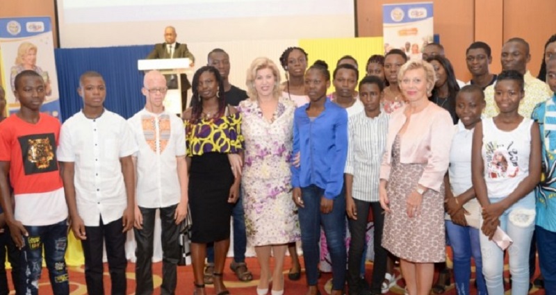 Dominique Ouattara offre 3 semaines de vacance en France aux meilleurs élèves ivoiriens de l’année