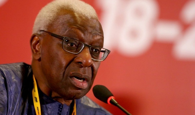 Lamine Diack en prison : « Sepp Blatter et Michel Platini traînent des casseroles sans être condamnés »