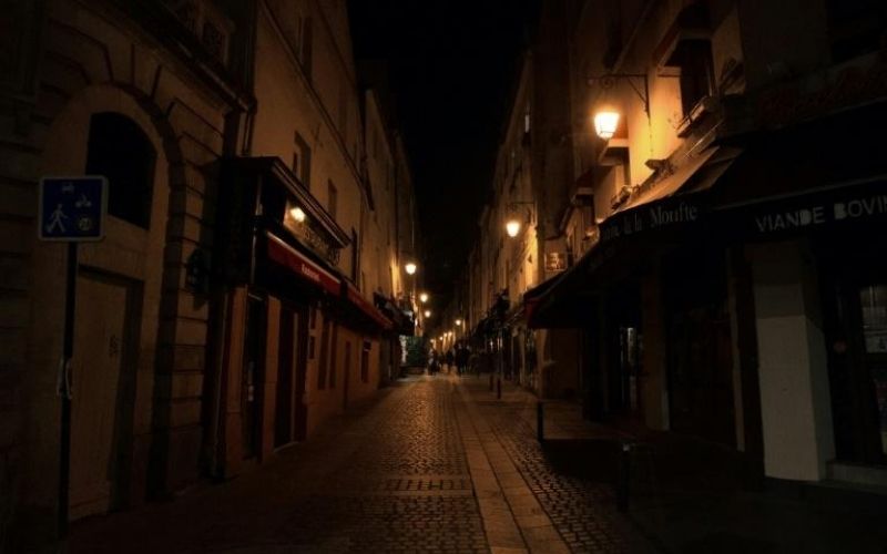 D’où vient l’expression « couvre-feu » ?
