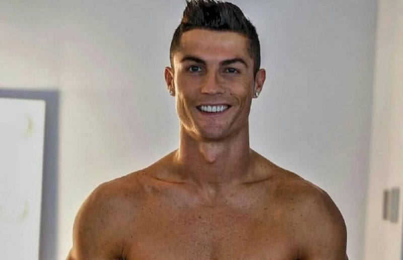 Douglas Costa est fou de Cristiano Ronaldo : « Quand il enlève son maillot…»