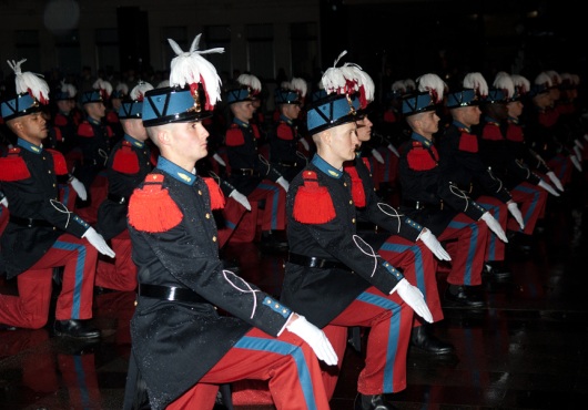 Écoles prestigieuses, Armées d’excellence