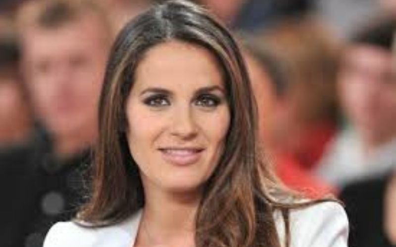 Elisa Tovati : la chanteuse pose nue pour annoncer un mystérieux projet (Photo)