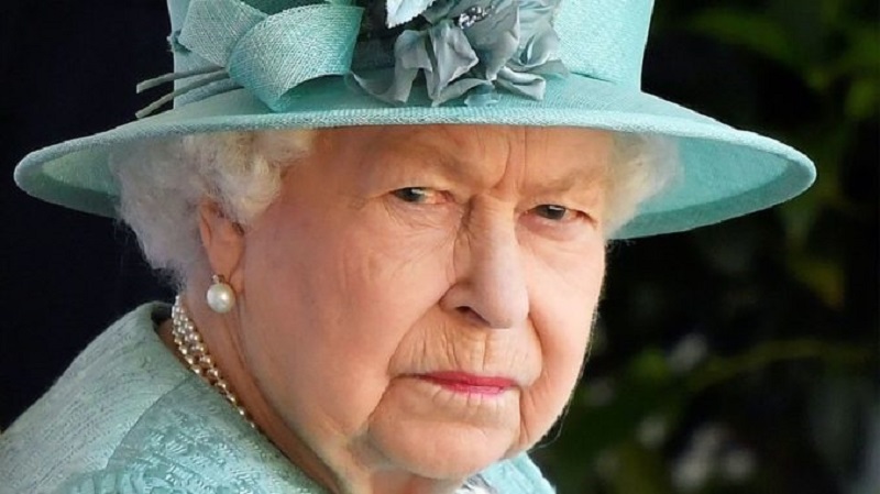Elizabeth II : ce geste de François Hollande qui l’a énormément vexée pendant un dîner d’Etat