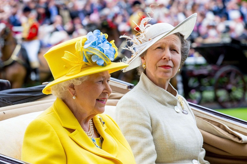 Elizabeth II et sa fille Anne : cette conversation filmée qui attendrit