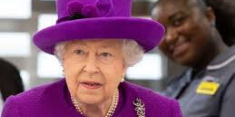 Coronavirus : la reine Elizabeth II retourne au palais de Buckingham pour des ‘urgences’