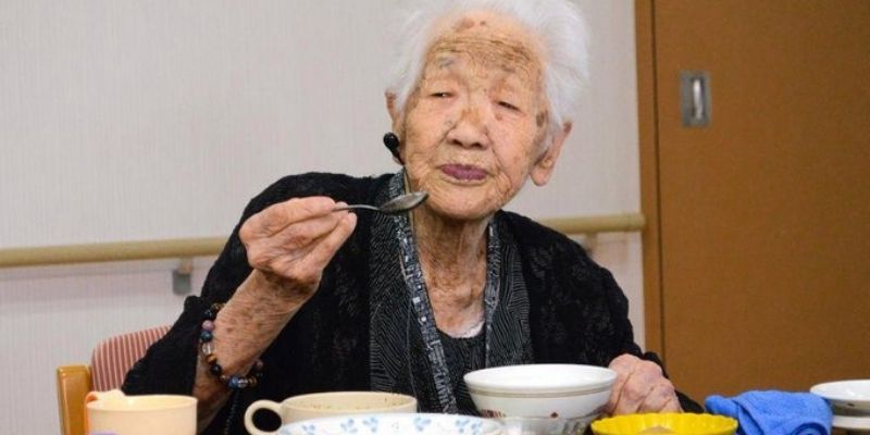 Elle compte garder la forme jusqu’à 120 ans : la doyenne de l’humanité fête son anniversaire (photo)