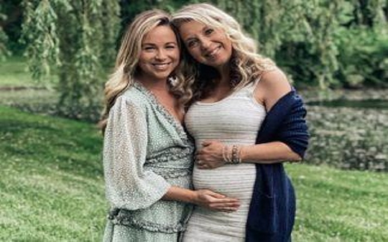 Elle devient mère porteuse pour sa propre fille et s’apprête à donner naissance à sa petite-fille