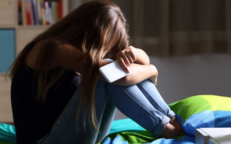 Elle lui envoie 3 000 mails pensant qu’il l’aime ; ce qui arrive ensuite