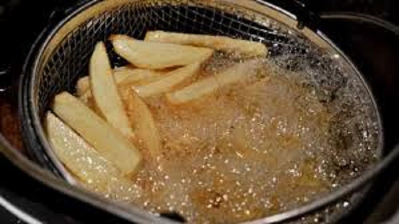 Elle meurt en se trompant d’huile pour faire ses frites