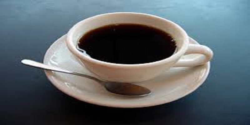 Elle verse du détergent dans le café de sa supérieure pour se venger
