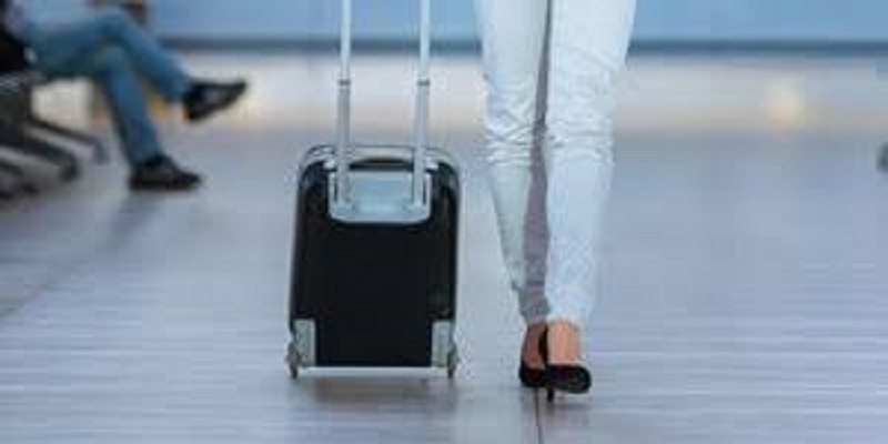 Elle voyage avec le squelette de son mari dans une valise