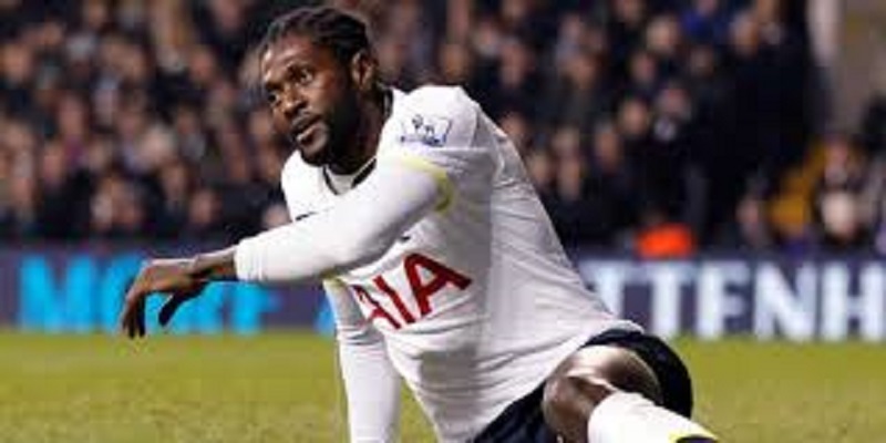 Tottenham : « Fais moi plus de passes et je te donnerai ce trophée », quand Adebayor recadrait un ancien coéquipier