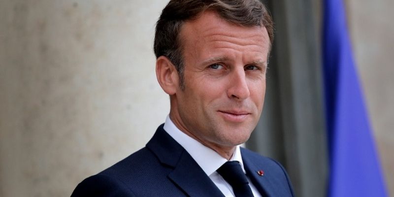 Le cadeau de Noël peu commun d’un retraité mécontent à Macron (photo)