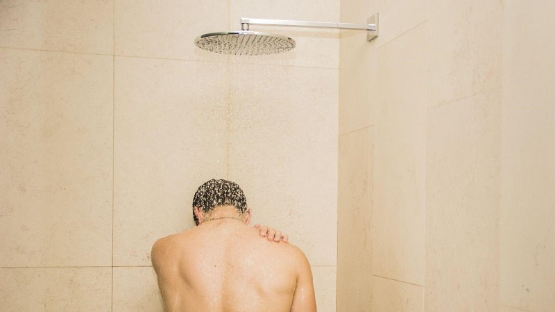 En arrêtant de se doucher, cet homme a pris la meilleure décision de sa vie