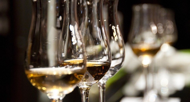 En prévision des fêtes, quel alcool a le moins d’effets nocifs sur la santé ?