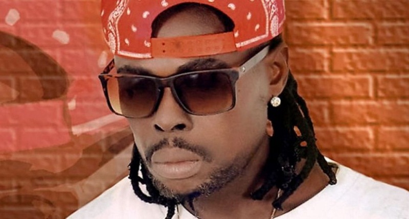 Côte d’Ivoire : en studio pour un hommage à DJ Arafat, Petit Denis apprend le décès de sa mère