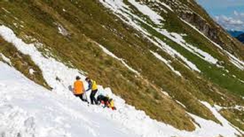 Ensevelie par une coulée de neige, elle survit