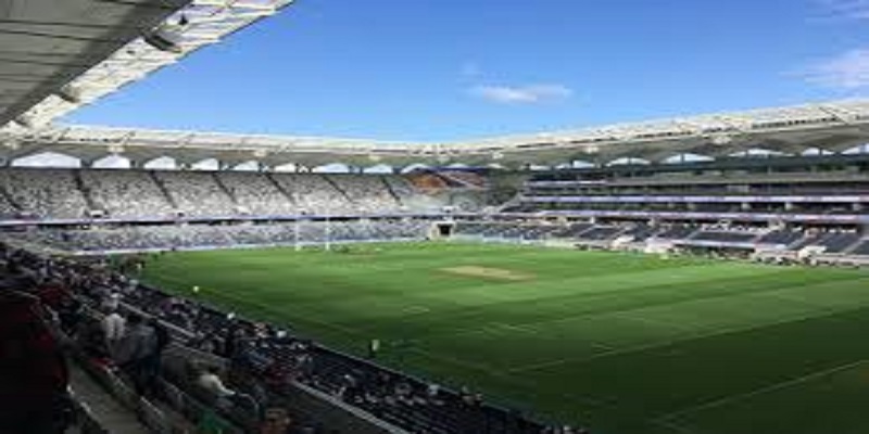 Espagne : un homme de 85 ans confiné dans un stade de 30.000 places