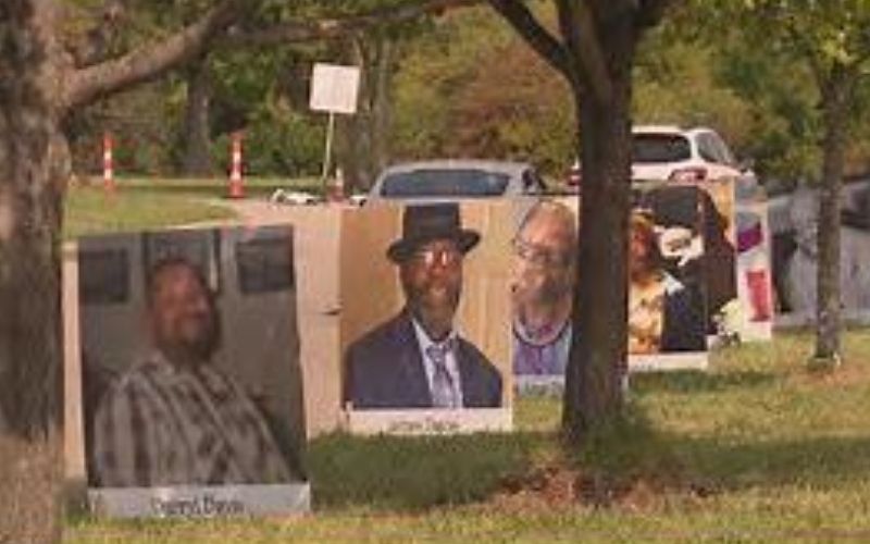 États-Unis : 900 photos de victimes du covid-19 affichées dans un mémorial à Détroit