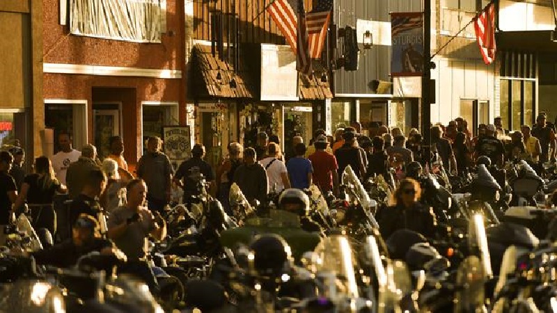 Etats-Unis : un grand rassemblement de motards malgré la Covid-19