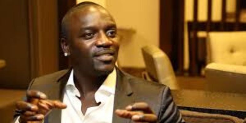États-Unis – Présidentielle 2024 : « J’ai besoin de lui  pour la course à la  Maison-Blanche » dixit Akon sur Kanye West